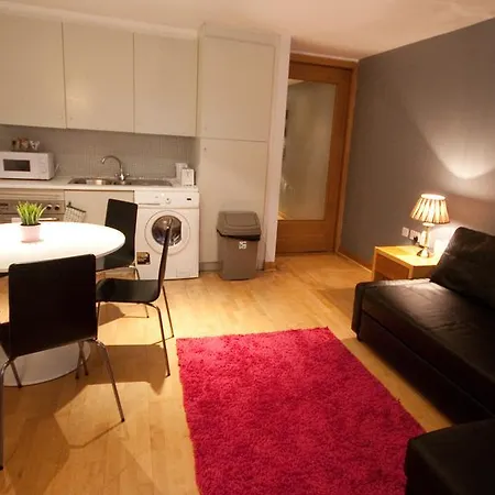Temple Bar By Thekeycollection Dublin